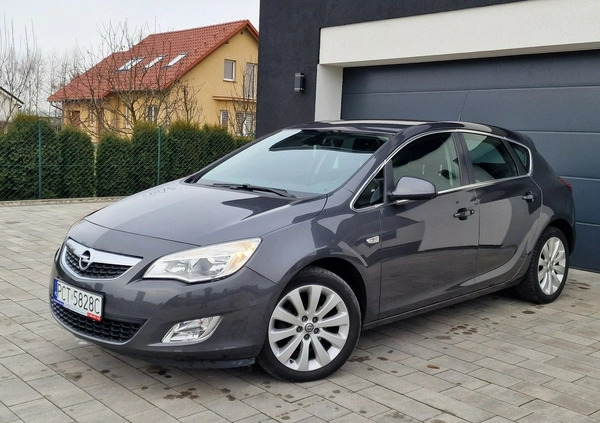 Opel Astra cena 27800 przebieg: 159450, rok produkcji 2010 z Leszno małe 277